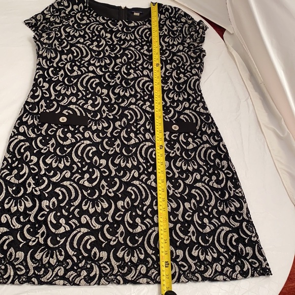 Tommy Hilfiger black lace overlay and off-white Damask sheath dress 12 - Picture 7 of 14